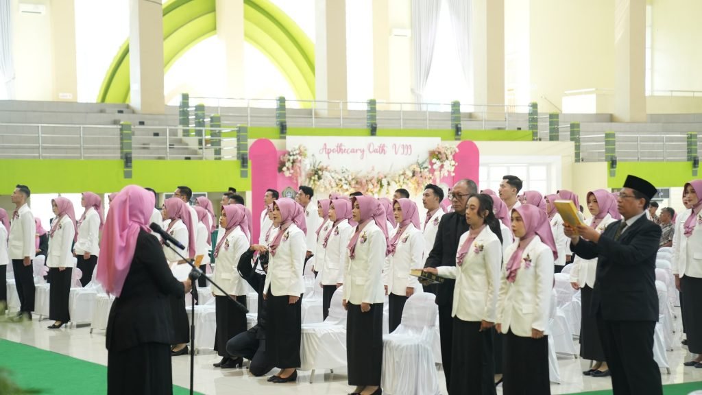 Fakultas Farmasi Unissula Melepas 136 Apoteker Baru